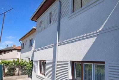 Casă cu 3 camere cu Teren 540 Mp în Central - 1