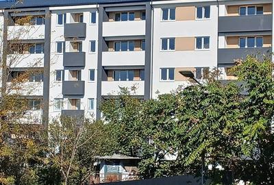 Apartament cu 3 camere decomandat în Apărătorii Patriei - 12