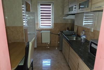 Apartament cu 3 camere semidecomandat, mobilat în Circumvalațiunii - 1
