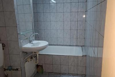 Garsonieră decomandată în Confecții - 2