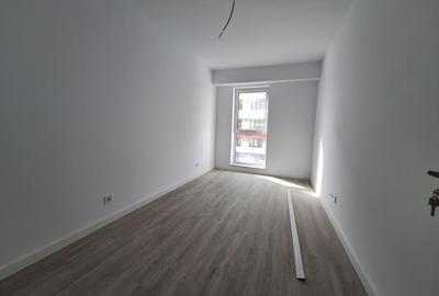 Apartament cu 3 camere semidecomandat în Florești - 3