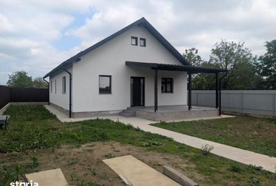 Casă cu 4 camere cu Teren 350 Mp în Hemeiuș
