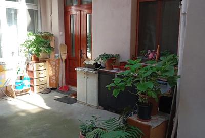 Vand casa la curte central - 5