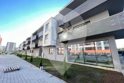 Apartament cu 3 camere decomandat în Tractorul