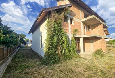 TVA 0% Vand  Vila - Ambele Unități  Domnești 115000€ Utilități Garaje Înglobate