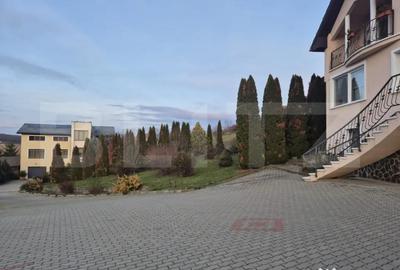 Casă cu 3 camere cu Teren 3200 Mp în Corunca - 1