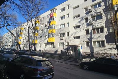 Apartament cu 4 camere semidecomandat în Ferentari