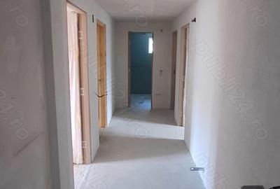 Casă cu 8 camere cu Teren 540 Mp în Poiana Țapului - 1