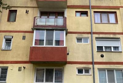 Apartament cu 2 camere semidecomandat în Micro III - 4
