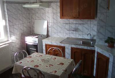 Garsoniera de inchiriat 42m patrati , 250 metri de centru, utilata si mobilata, cu centrala - 4