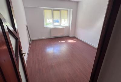 Apartament cu 3 camere decomandat în Independenței - 4
