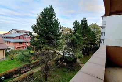 Apartament cu 3 camere decomandat în Obcini