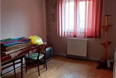 Apartament cu 4 camere semidecomandat în Baza 3 - 9