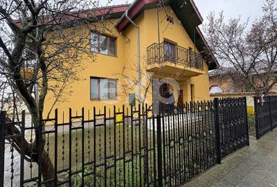 Casă individuală cu 6 camere cu Canalizare în Bradu - 1