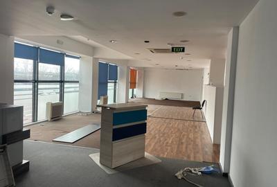 Cladire de birouri si spatii comerciale P+4E, stradal la DN1 - 11