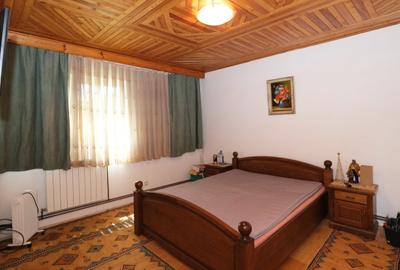 Vanzare casa mare la munte langa padure  Cheia judetul Prahova locatie excelenta - 3