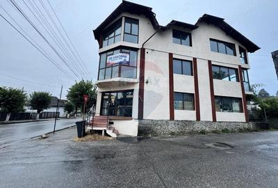 De Vanzare - Cladire de birouri situata strategic, in zona Centrala - 1