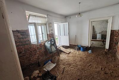 Casă individuală cu 4 camere cu Canalizare în Central - 6