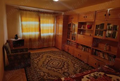 Apartament cu 3 camere decomandat în Central - 1