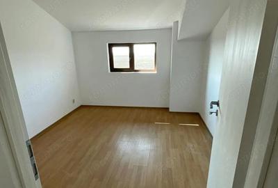 Spațiu comercial, de 550 mp, în Central - 4