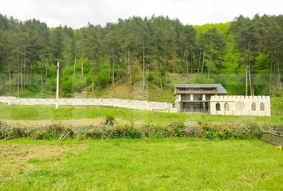 Casă cu 7 camere cu Teren 5000 Mp în Turda