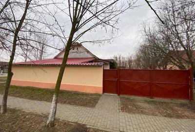 Casă cu 4 camere în Central - 2
