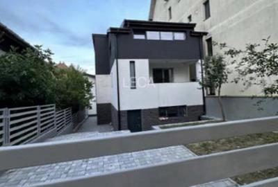 Casă cu 5 camere cu Teren 286 Mp în Central - 1