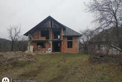 Casă cu Teren 430 Mp în Copalnic - 2