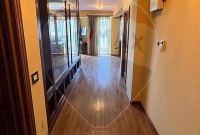 Apartament cu 3 camere în Central - 1