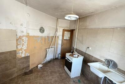 Apartament cu 3 camere decomandat în Crângași - 2