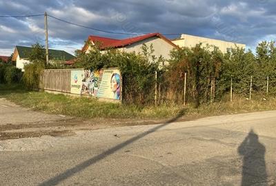 Casă cu 4 camere cu Teren 700 Mp în Central - 1