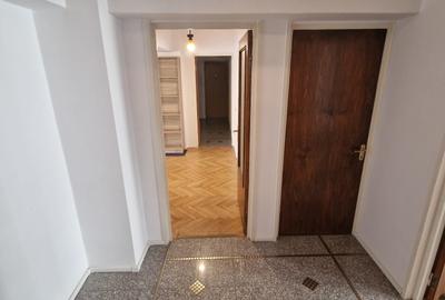Apartament cu 3 camere decomandat în Universitate - 12