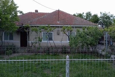 Casă cu 4 camere în Central - 2