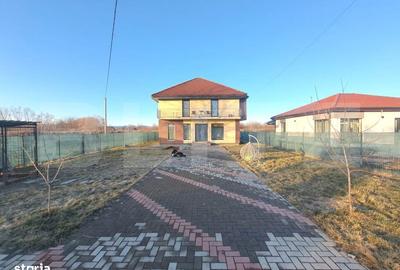 Casă cu 4 camere în Lunca Calnicului