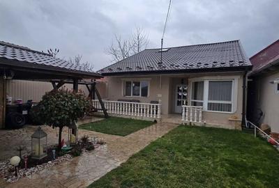 Casă cu 3 camere cu Teren 330 Mp în Central - 1
