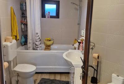 2 Case cu 7 camere, 2 bucatarii si 3 bai, intr-o curte cartierul Gradiste - 13