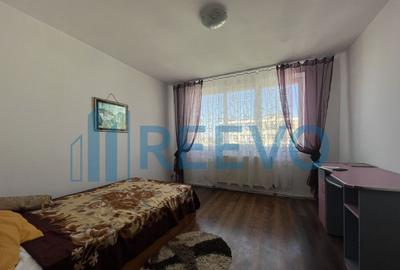 Apartament cu 3 camere decomandat în Cornișa - 1