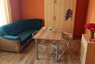 Garsonieră decomandată în Apusului
