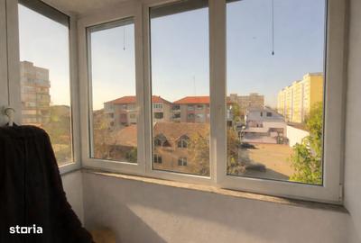Apartament cu 2 camere decomandat, mobilat în Complex Studențesc