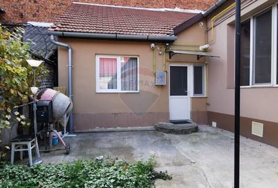 De inchiriat apartament cu 2 camere, zona ultracentrala, curte comuna - 1