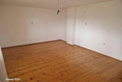 Casă cu 4 camere în Central - 1