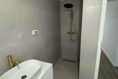 Casă cu 5 camere cu Teren 356 Mp în Remetea Mare - 1
