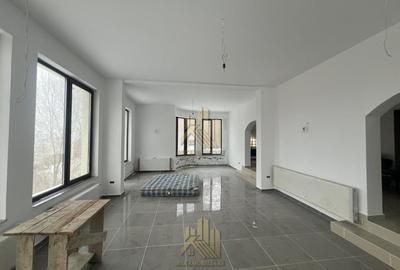 Casa/Vila de vanzare in Moieciu de jos, Drumul Carului 10 camere - 7
