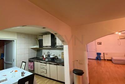 Casă individuală cu 8 camere cu Canalizare în Giulești - 12