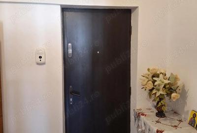 Apartament cu 3 camere decomandat în 1 Mai - 5