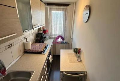 Apartament cu 3 camere semidecomandat, mobilat în Costin Georgian - 6
