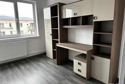 Apartament cu 4 camere în Motru - 10