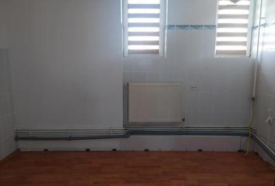 Spațiu comercial, de 70 mp, în Central - 3