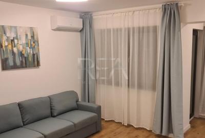 Apartament cu 2 camere semidecomandat, mobilat în Central
