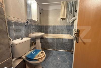 Apartament cu 3 camere decomandat în Micro 6 - 10